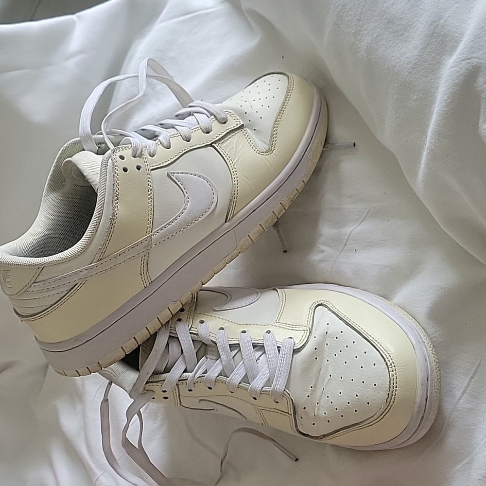 Nike Dunks low - coconut milk sz 9 Mens